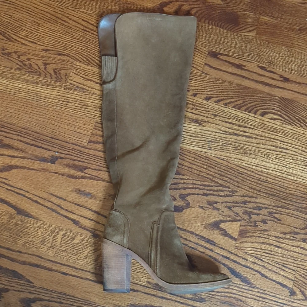 Vince Camuto 